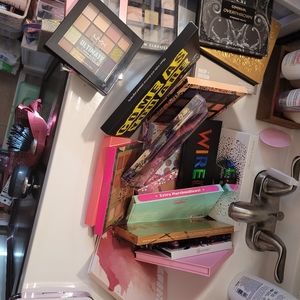25 eyeshadow palettes! All unused!
